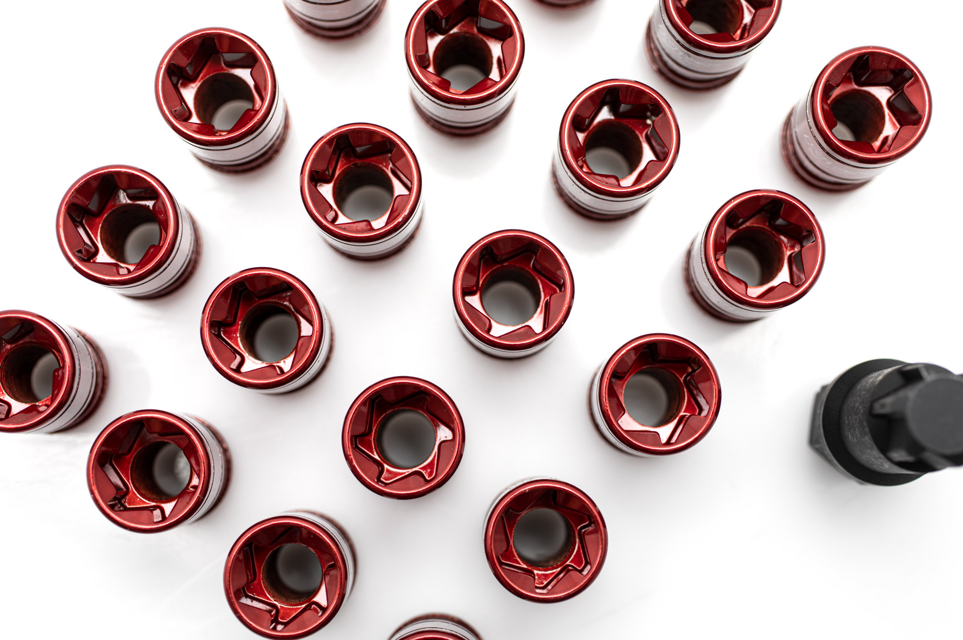 Project Kics Monolith T1 / 07  14x1.50 Lug Nut Set - Red